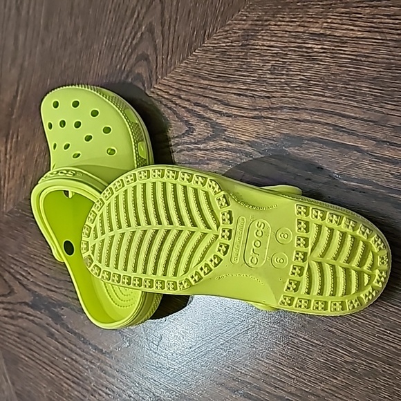 Crocs - Picture 2 of 3